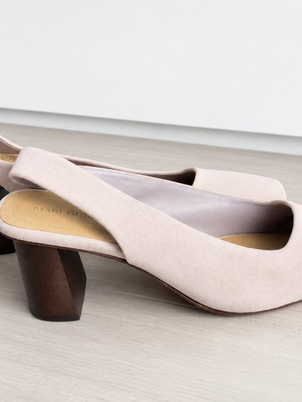 Mari Giudicelli suede slingback pumps with a wooden block heel - Picture 2 of 3